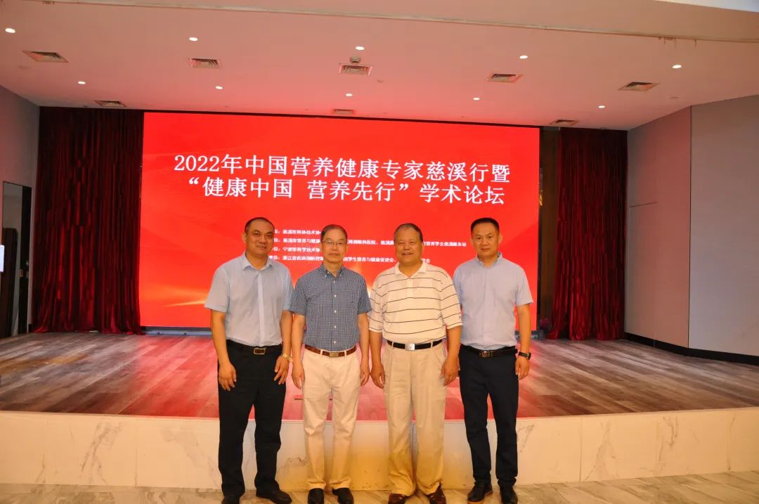 9 董事长合影.jpg